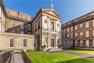 St John & St Elizabeth Hospital London